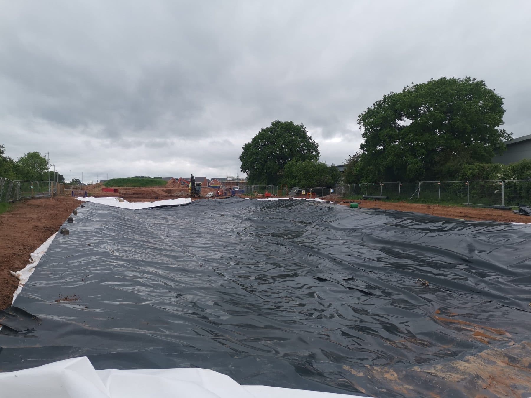 HDPE pond lining · membrane dressed and welded