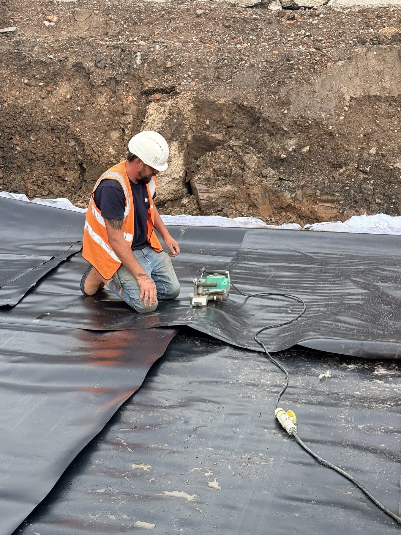 Wedge welder on a long seam